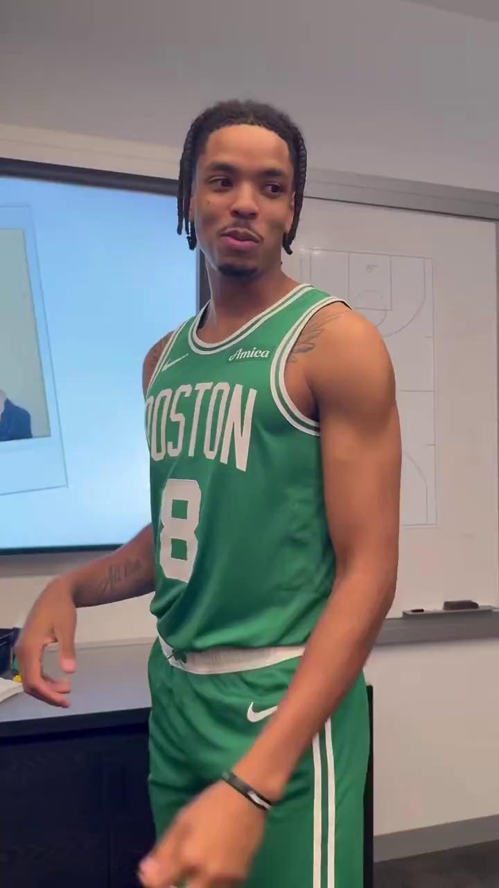 kaiyun中国官方网站赛地聚焦:NBA季后赛关键时刻热度飙升,波士顿凯尔特人复出首秀,球迷炸锅,球队文化再被提及的简单介绍